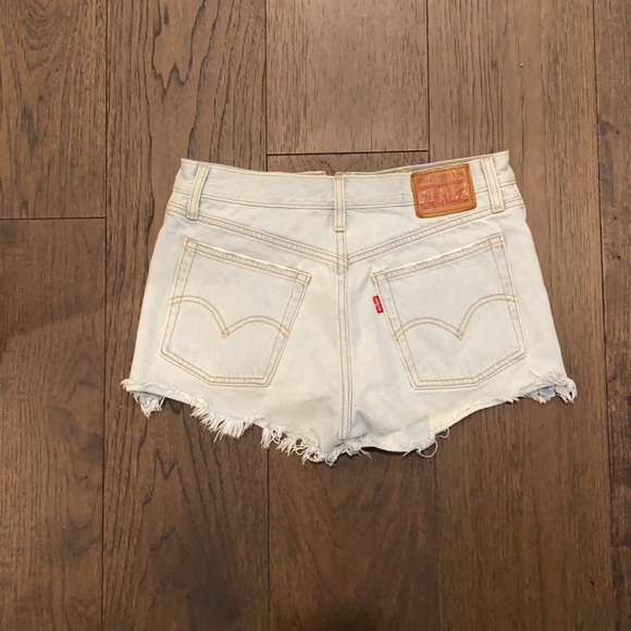 Levi’s Distressed button fly - Picture 2 of 3